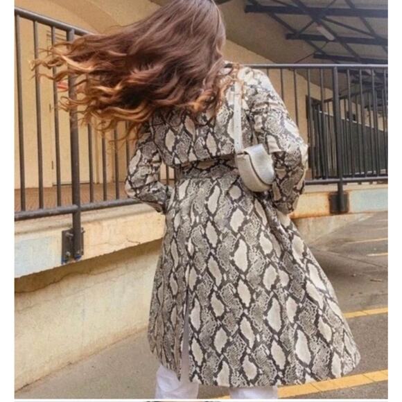 Choosy Cream & Black Vegan Snakeskin Zip Trench coat Raincoat Size S NWT Belted - Picture 2 of 8